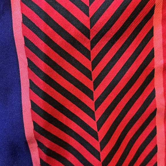 Vera 100% Silk Floral Scarf 30x30 Red/Navy/Yellow Hibiscus Tropical Print Bright - Picture 9 of 13